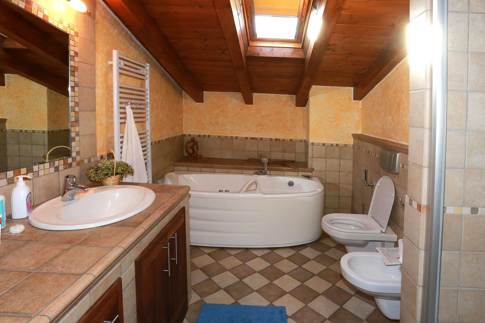 The Lake Apartment Colico Esterno foto